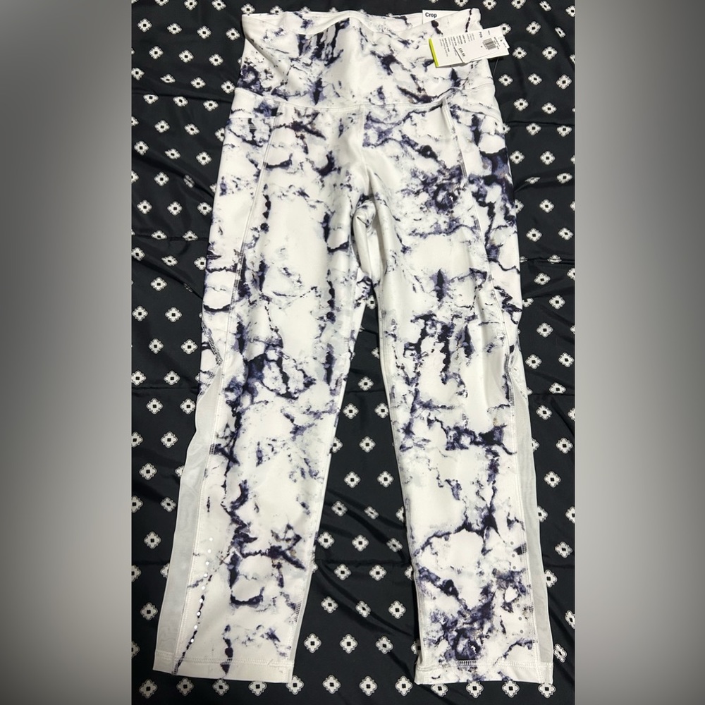 NWT Old Navy Crop Leggings w/ mesh- marble pattern- zipper side pockets- size M